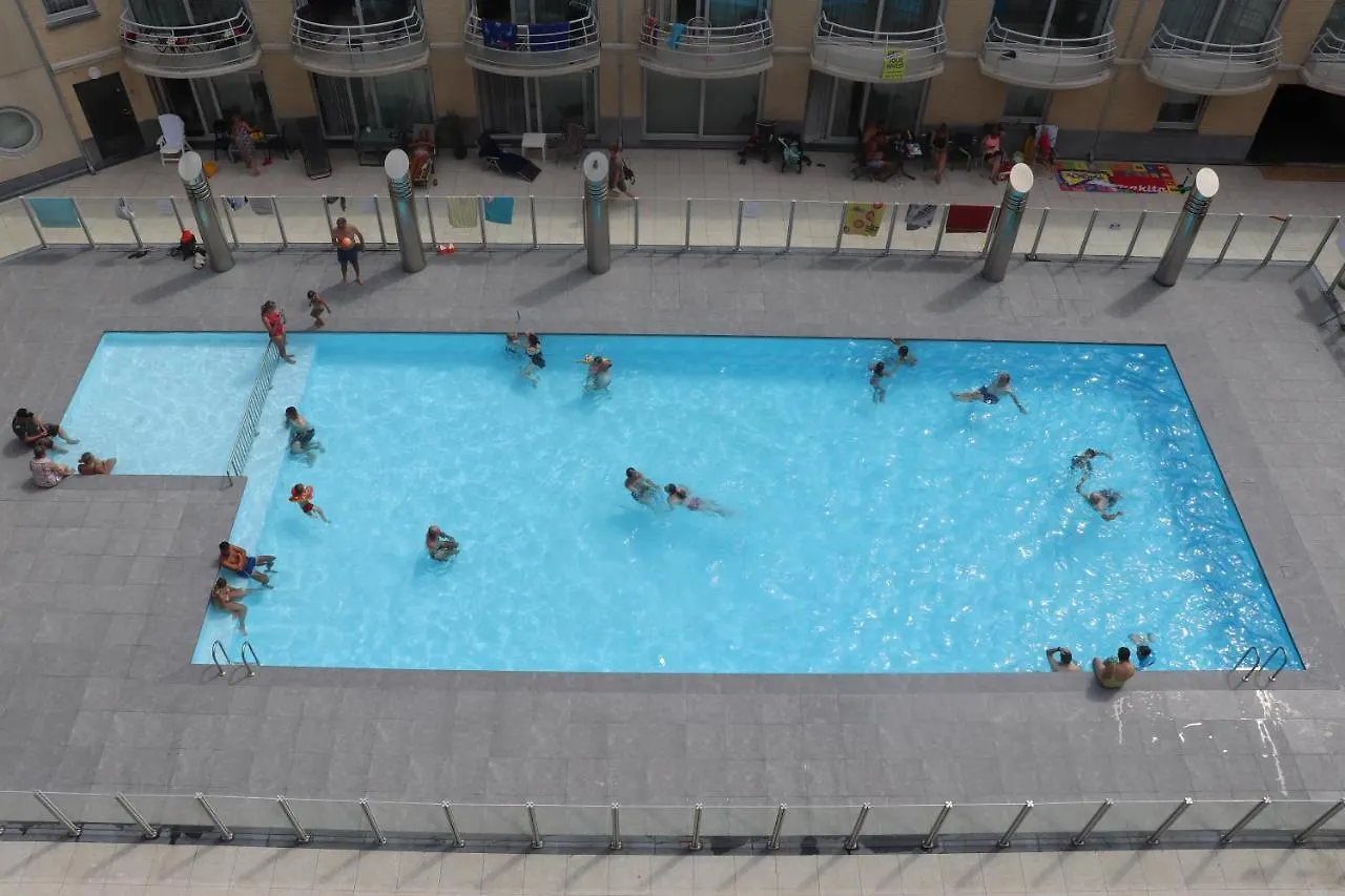 Appartement Met Zeezicht En Verwarmd Zwembad Oostende
