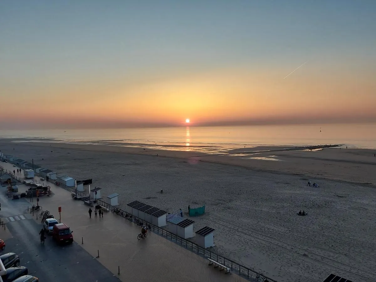 Appartement Met Zeezicht En Verwarmd Zwembad Oostende 0*,  Belçika
