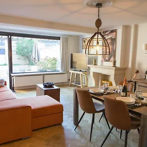 Appartement Gelegen Gezellig Met Groot Terras, Ostende