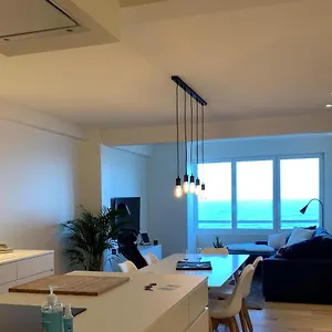 Appartement Oskar Luxe Op Zeedijk Met Zeezicht, Ostende
